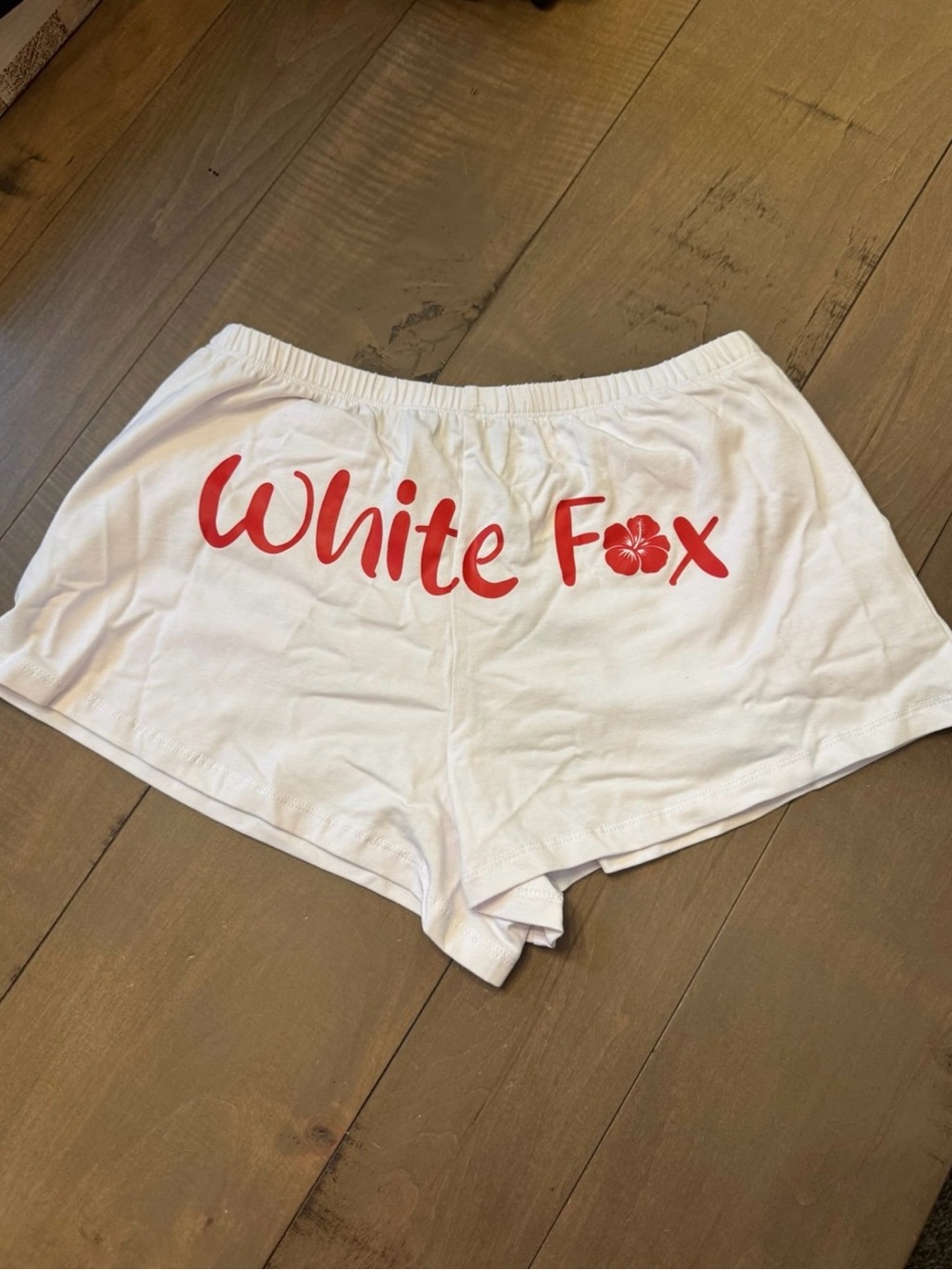 White Fox Size XS NWT Shorts White Red